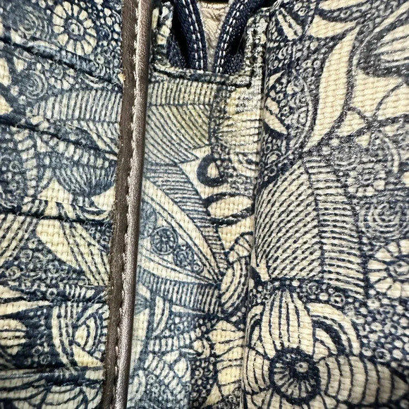 Sakroots Artist Circle Zip Around Wallet in Desert Spirit Blue - Picture 14 of 14